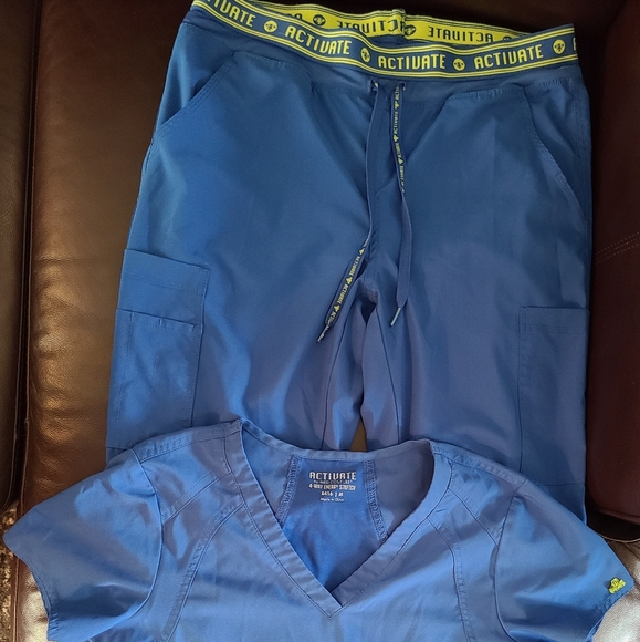 Women's medium scrubs 4 pair - Picture 6 of 8